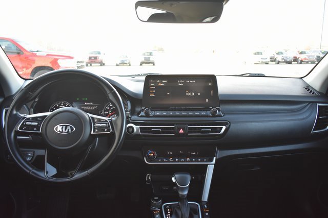 Used 2021 Kia Seltos SX w/ SX Sunroof Package image 37