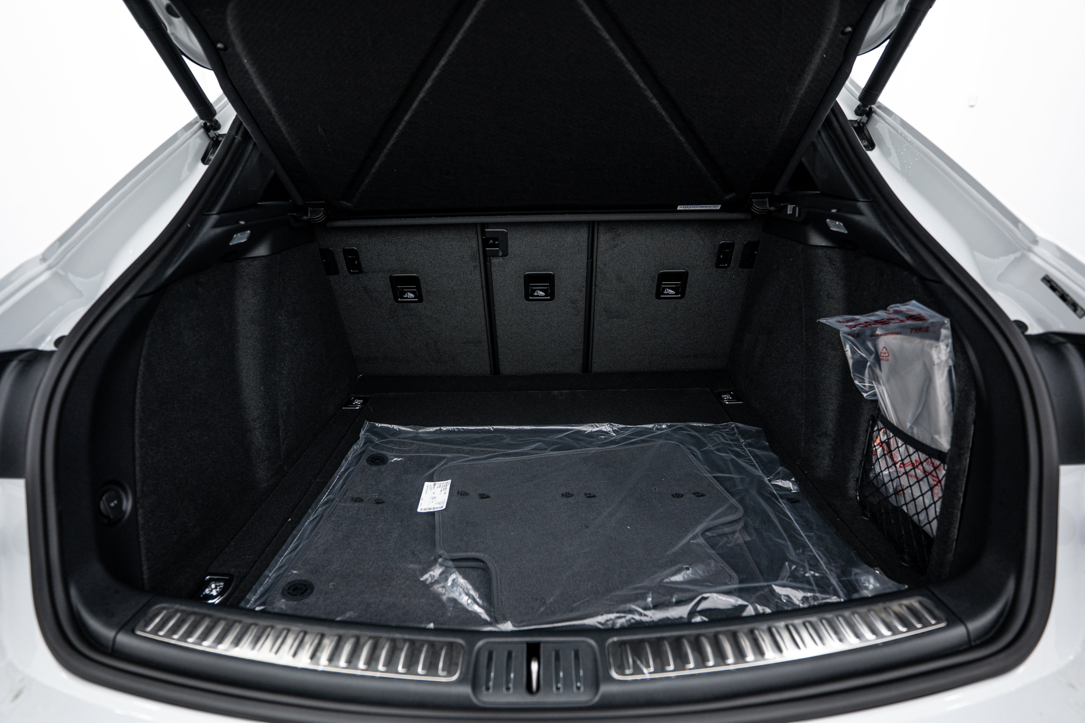 New 2026 Porsche Macan image 24