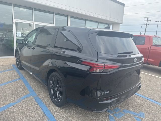 Used 2025 Toyota Sienna XSE image 6