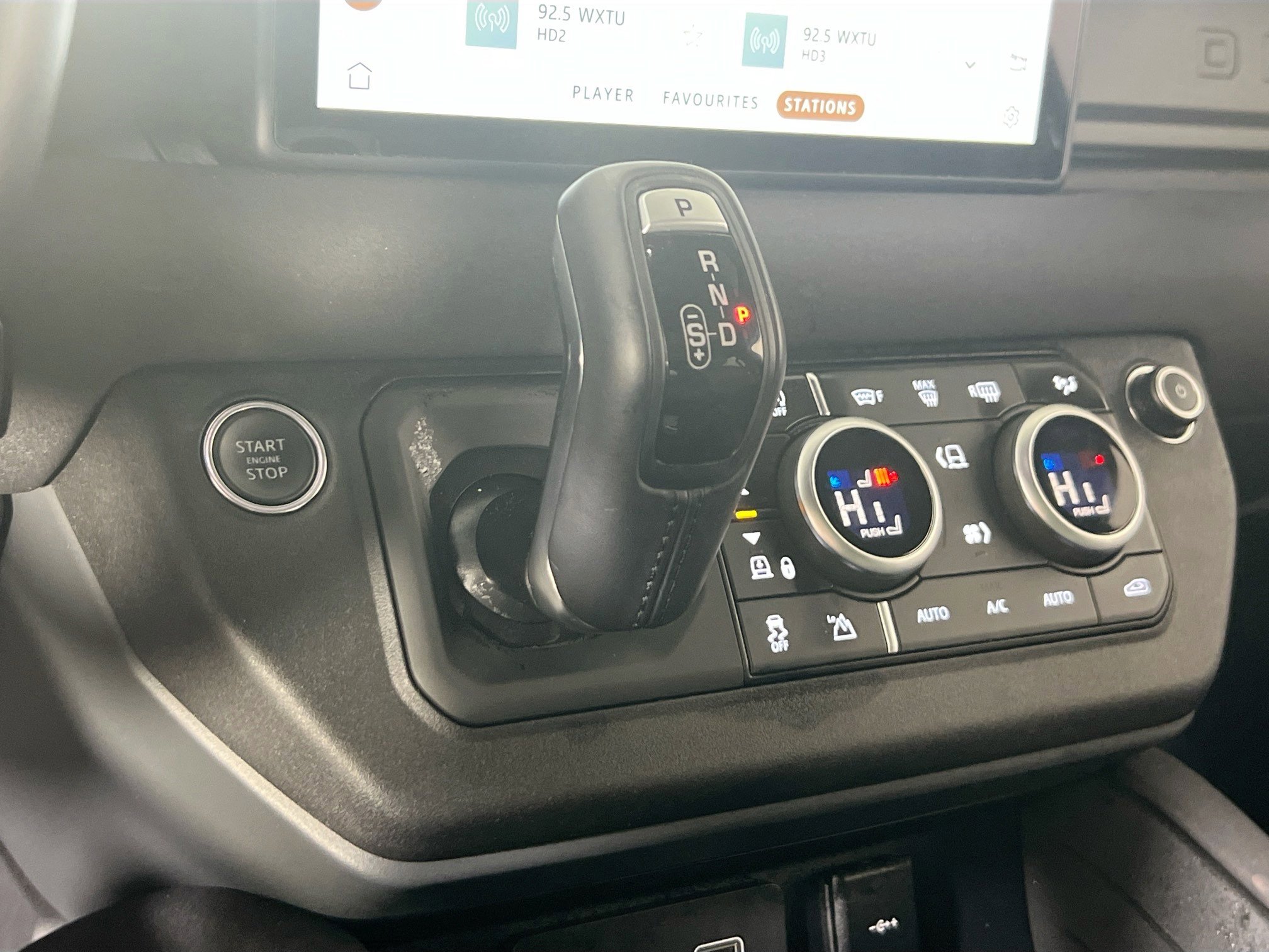 Used 2023 Land Rover Defender 110 X-Dynamic SE image 16