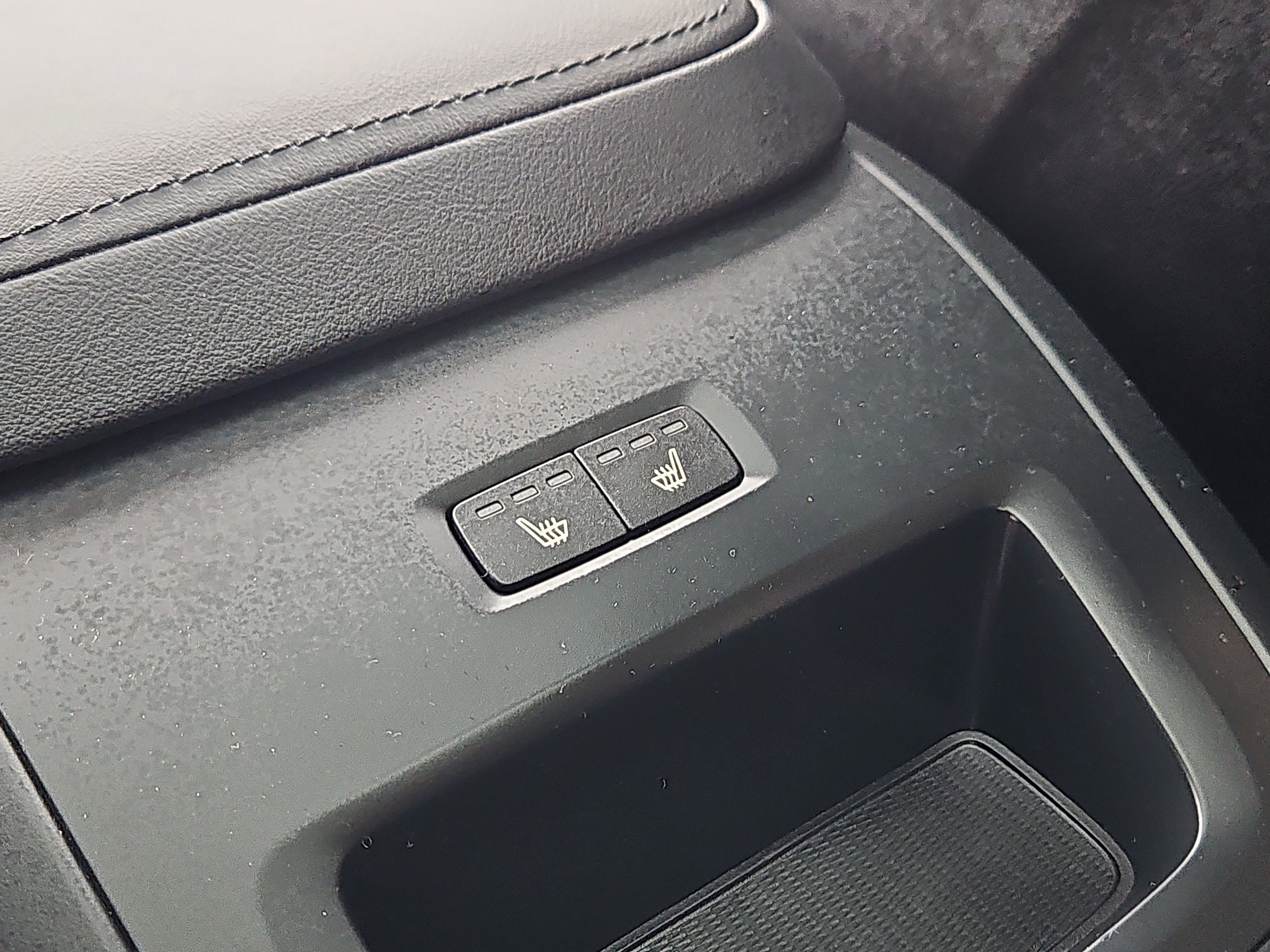 Used 2024 Volvo XC60 B5 Core w/ Climate Package image 12