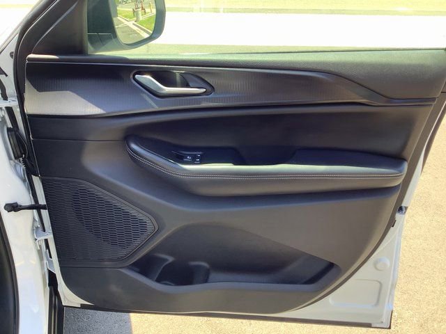 Used 2024 Jeep Grand Cherokee Laredo X w/ Trailer Tow Package image 37