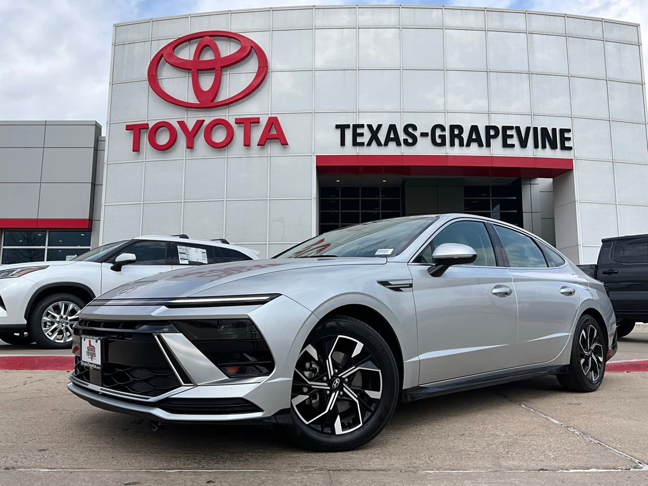 Used 2025 Hyundai Sonata SEL image 2