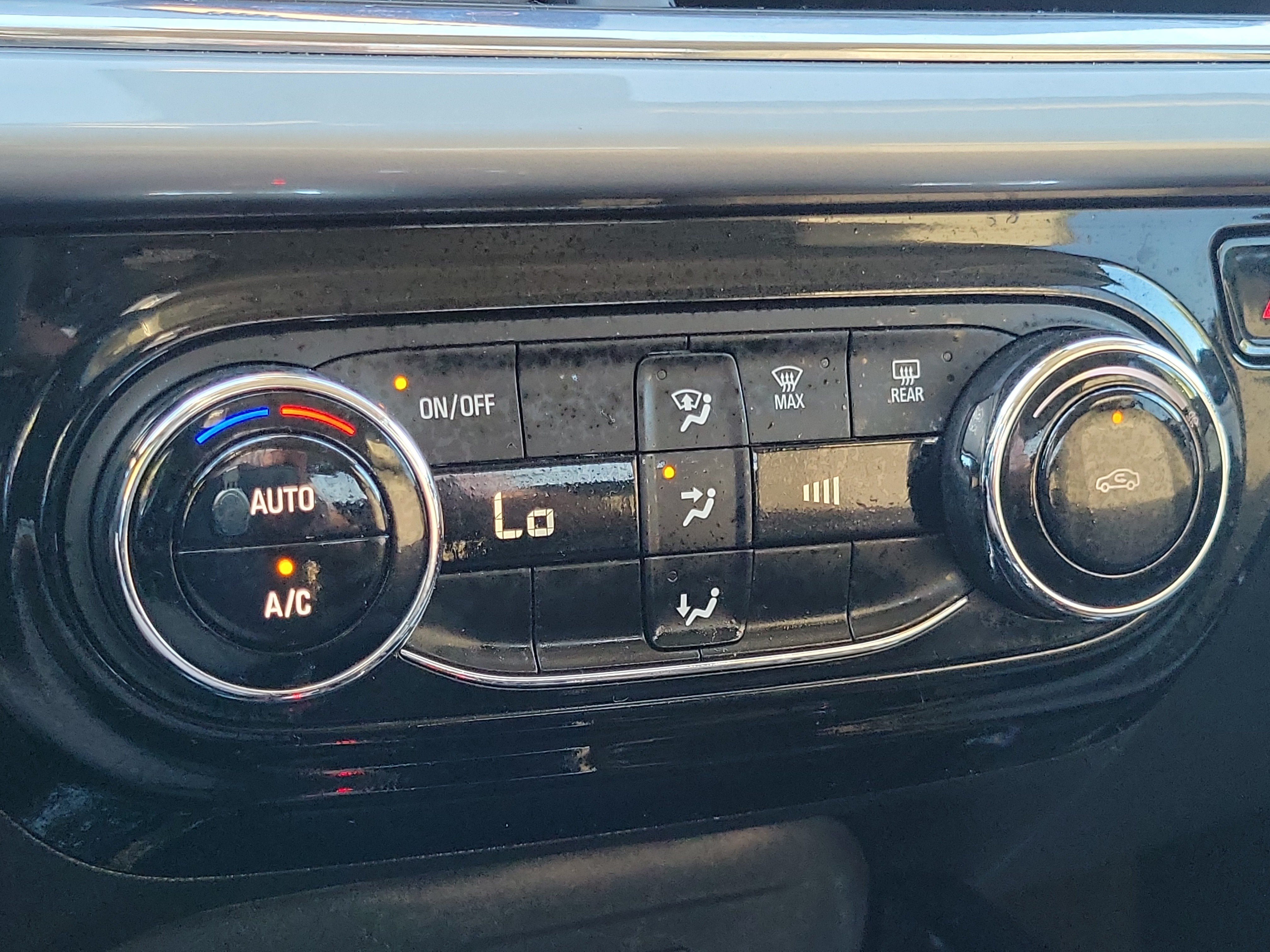 Used 2025 Chevrolet Trax LT FWD image 29