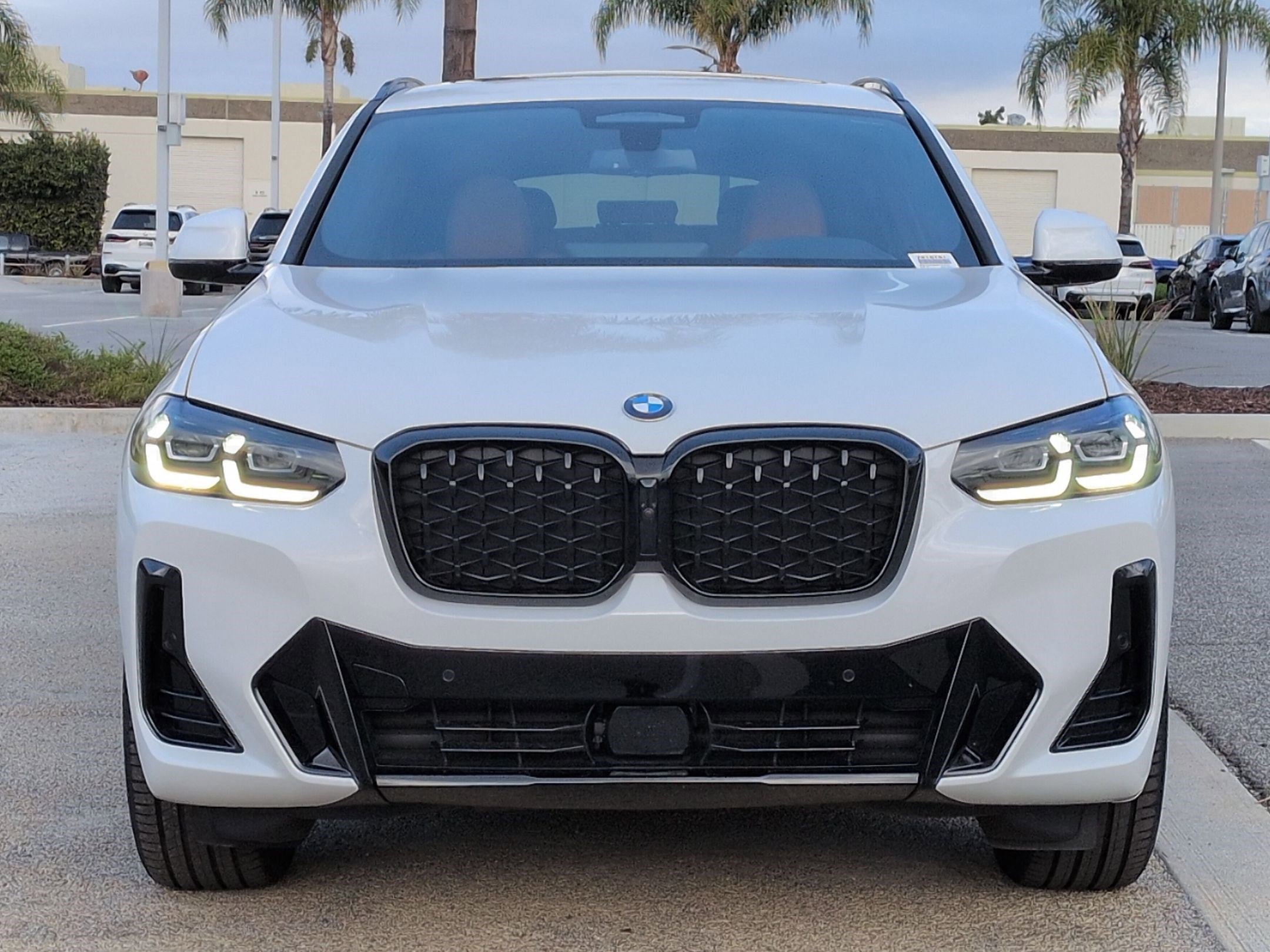 Used 2025 BMW X4 xDrive30i w/ Premium Package image 3