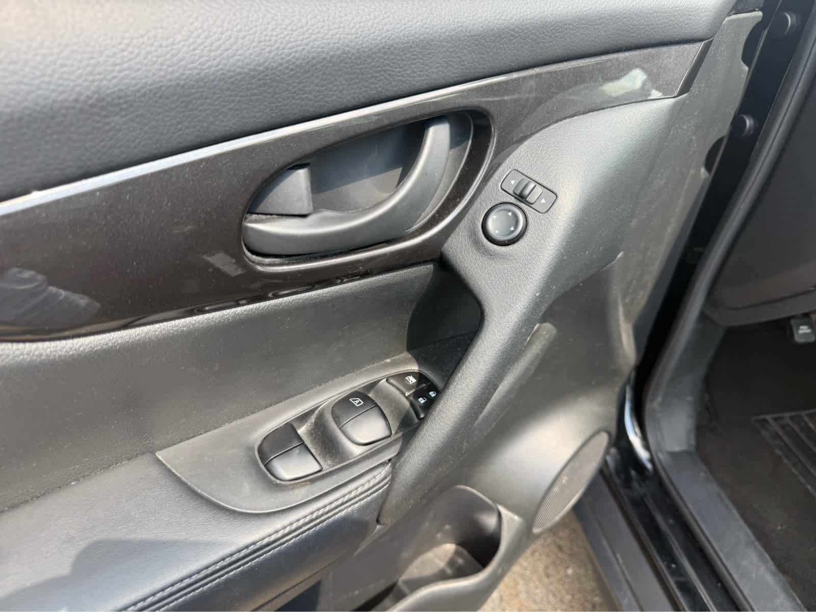 Used 2020 Nissan Rogue S AWD/4WD image 7