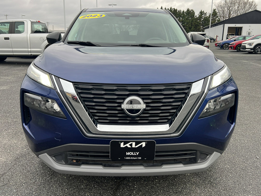 Used 2023 Nissan Rogue S image 11