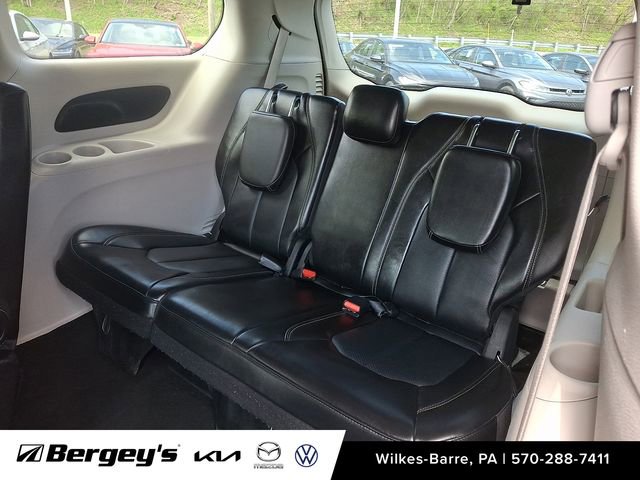 Used 2024 Chrysler Pacifica Touring-L FWD image 12