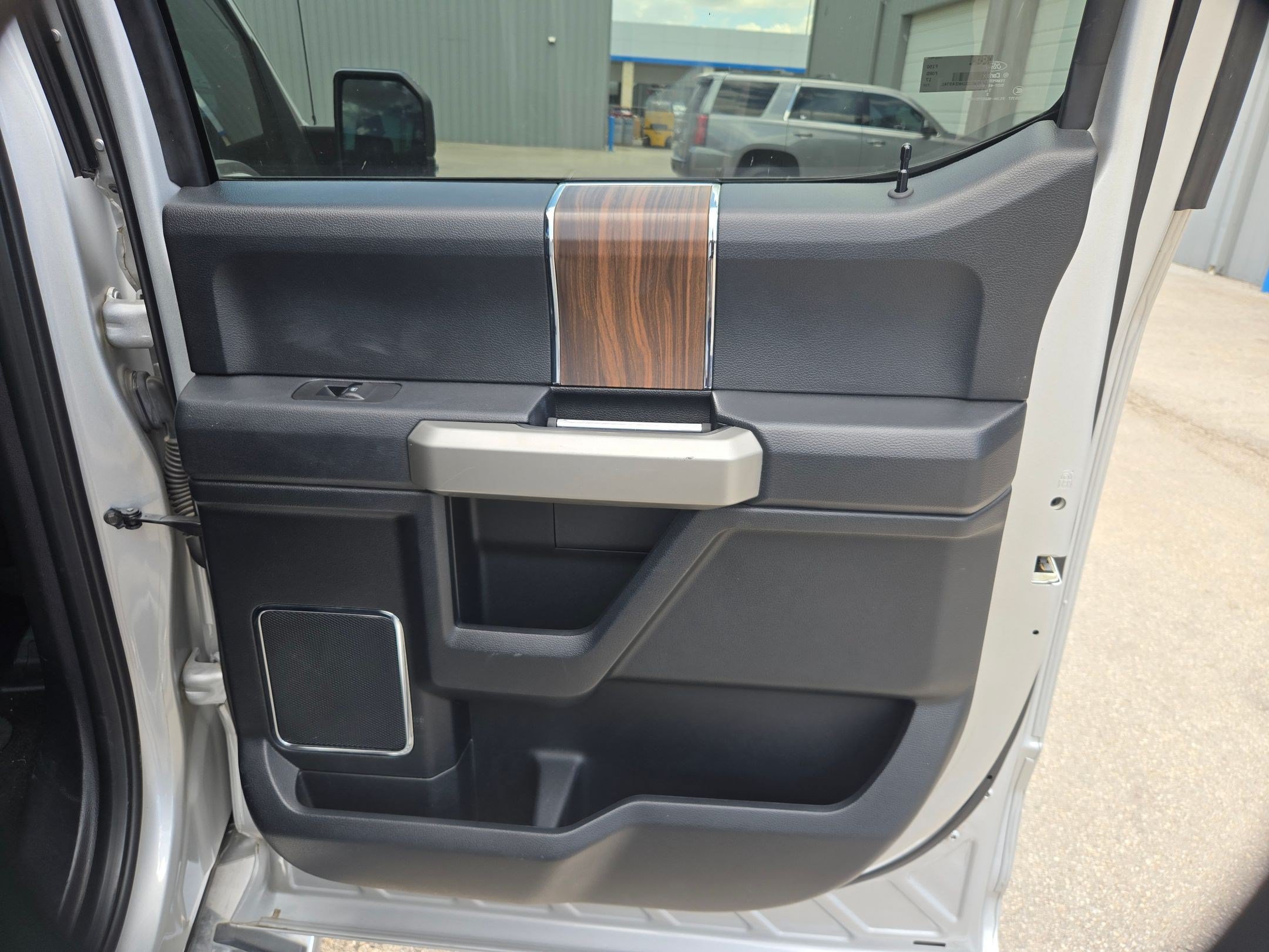 Used 2017 Ford F150 Lariat RWD image 21