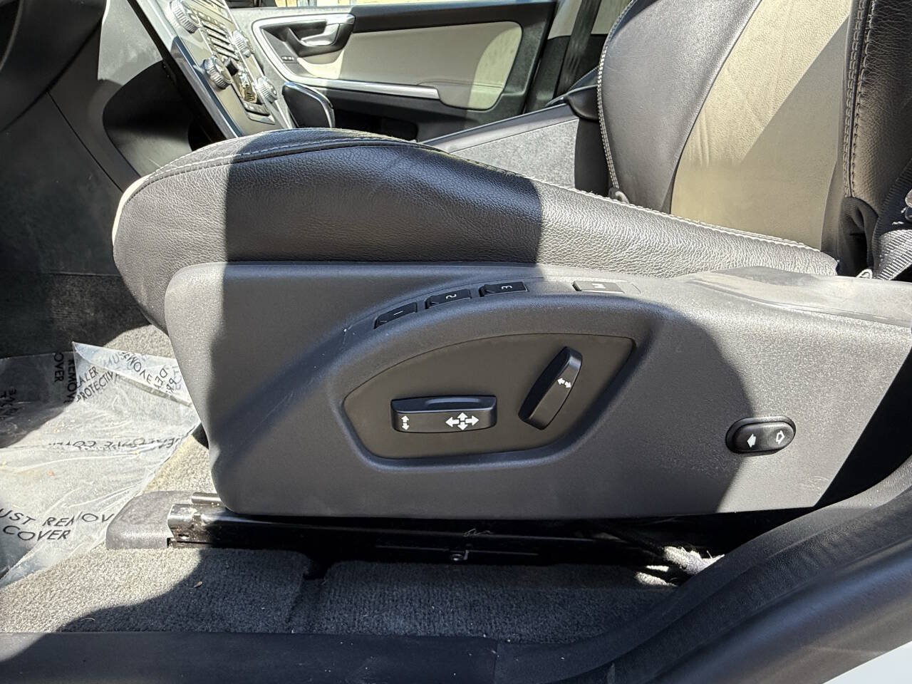 Used 2017 Volvo XC60 T6 Dynamic w/ Preferred Option Package AWD/4WD image 37