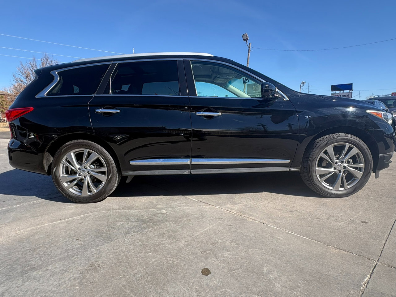 Used 2014 INFINITI QX60 FWD w/ Deluxe Touring Package image 6