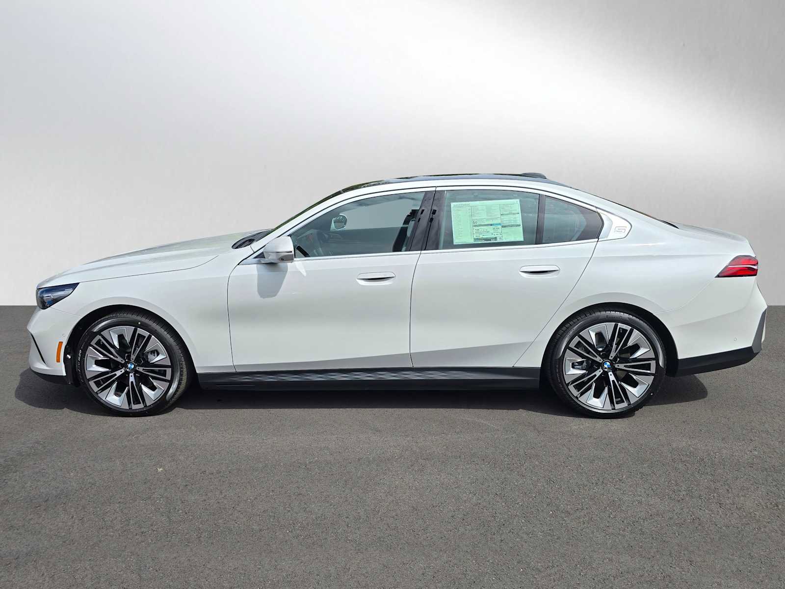 Used 2026 BMW i5 eDrive40 w/ Executive Package RWD image 6