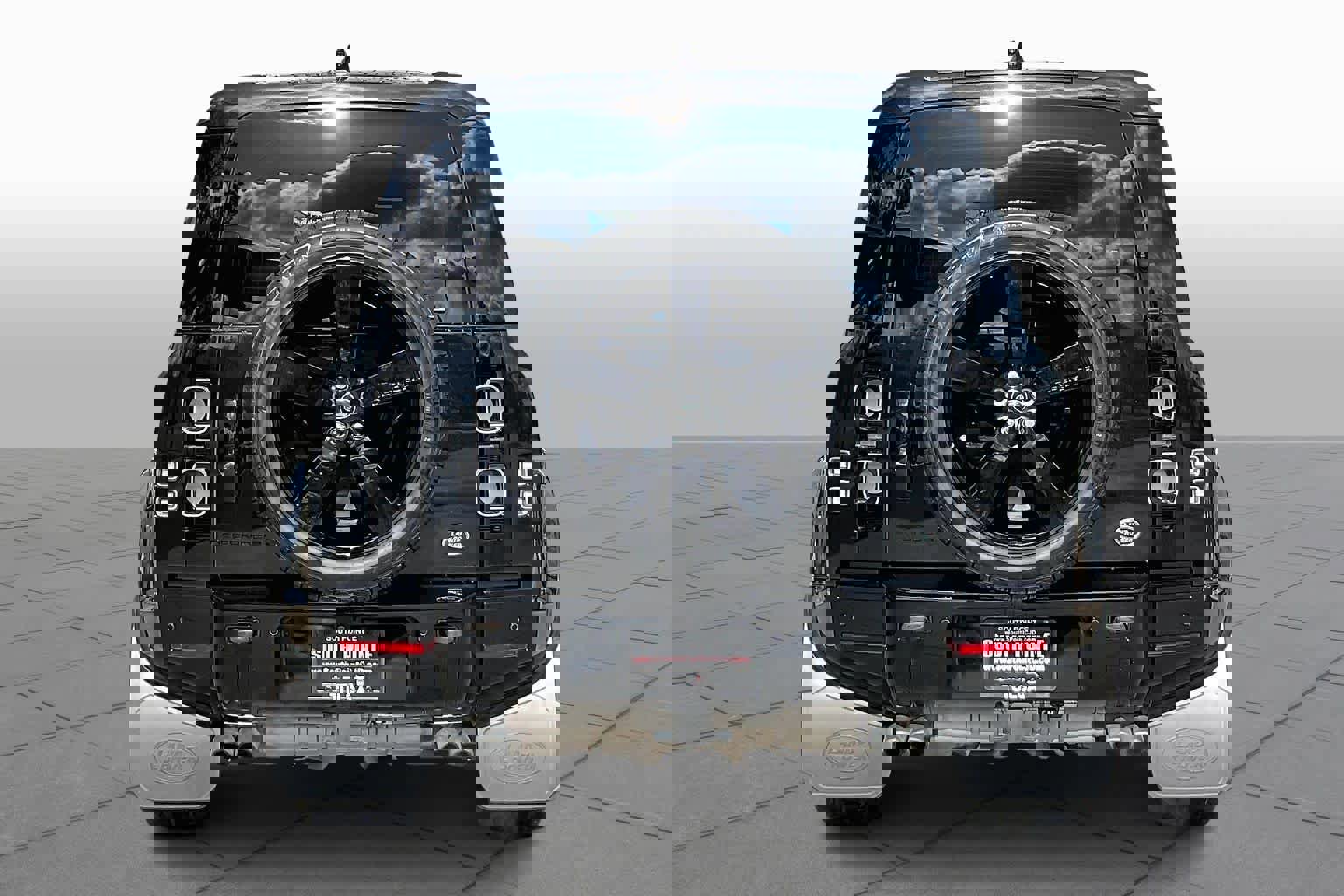 Used 2023 Land Rover Defender 90 V8 image 4