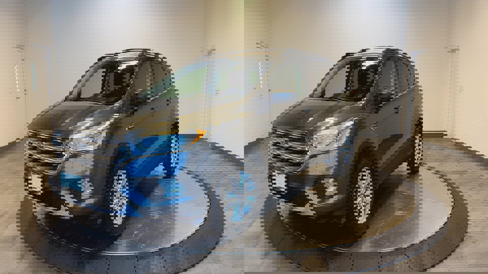 Used 2017 Ford Escape SE w/ Equipment Group 201A image 4