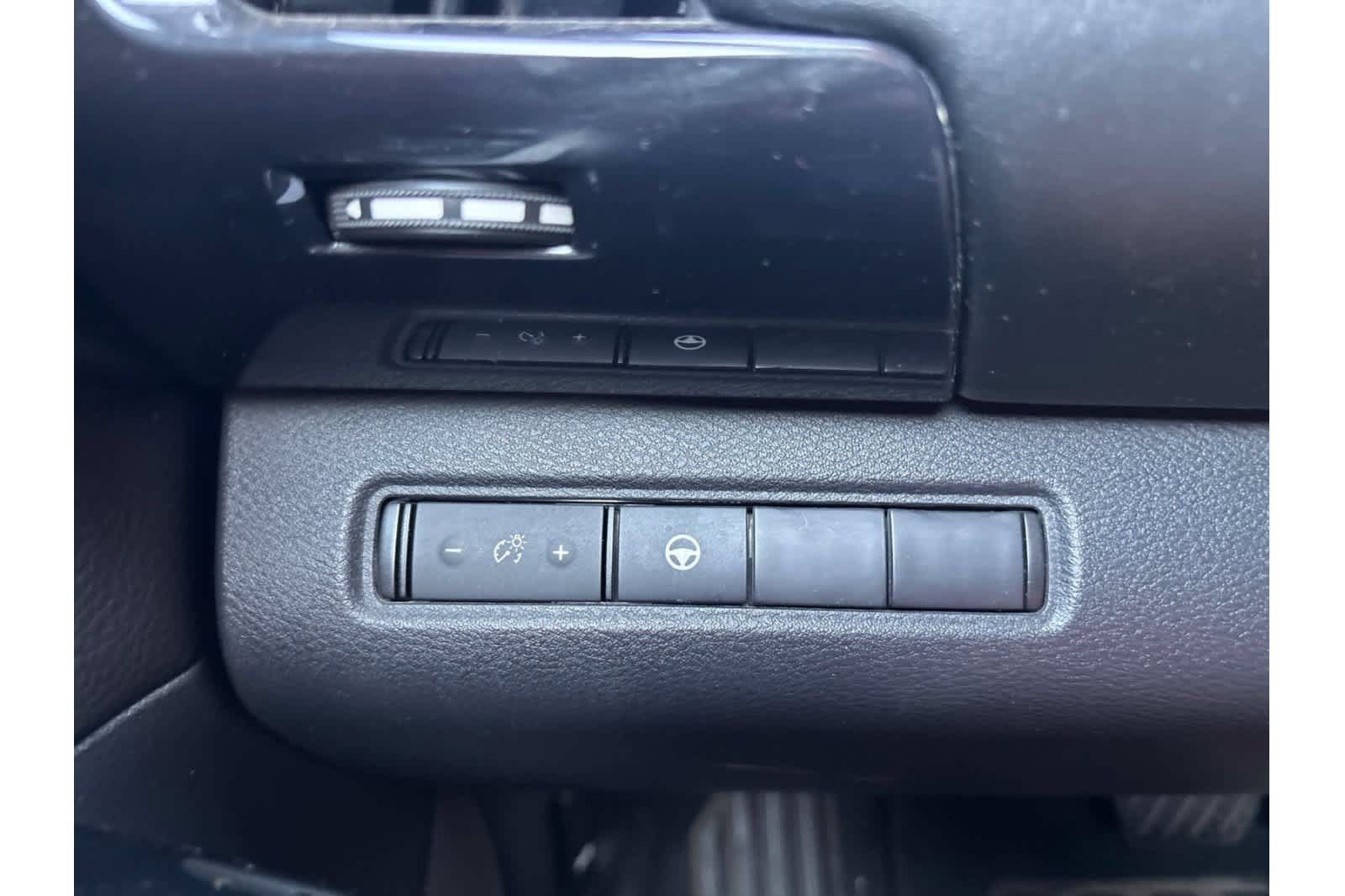 Used 2022 Nissan Pathfinder SV FWD image 21
