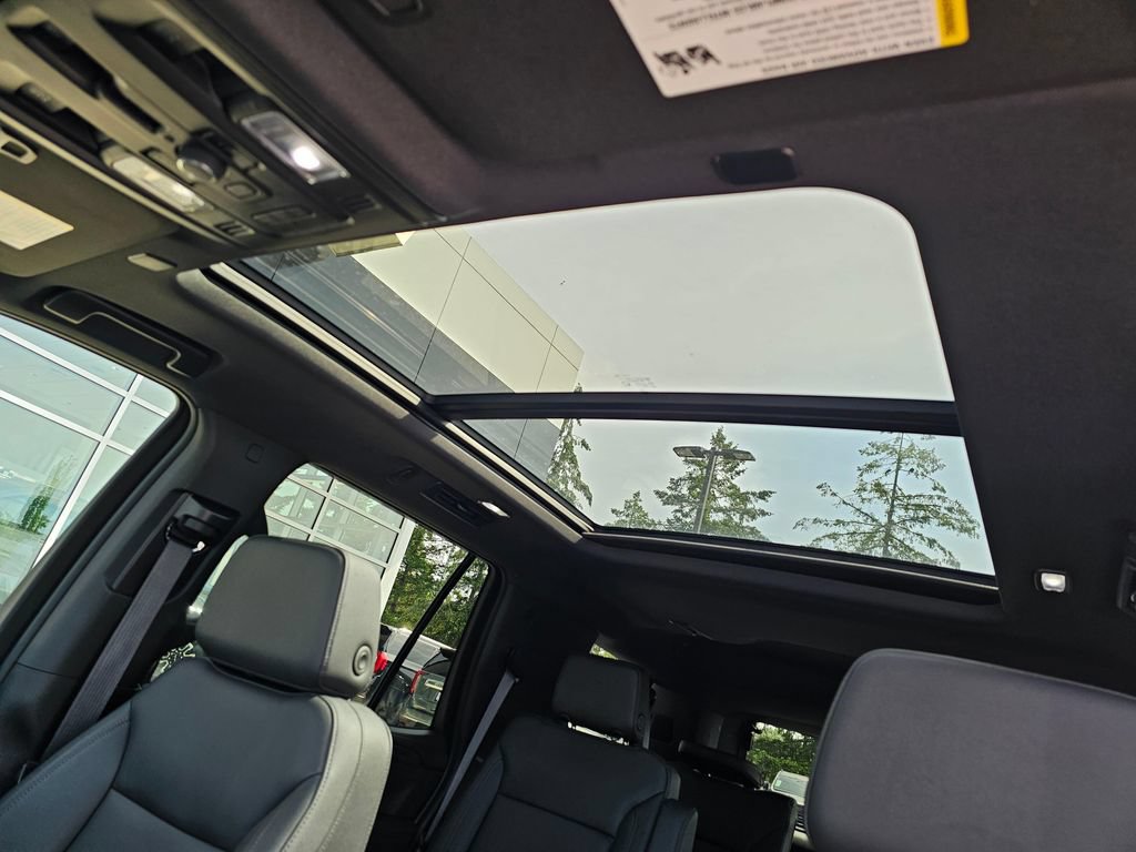 Used 2023 Chevrolet Tahoe Z71 w/ Luxury Package AWD/4WD image 24
