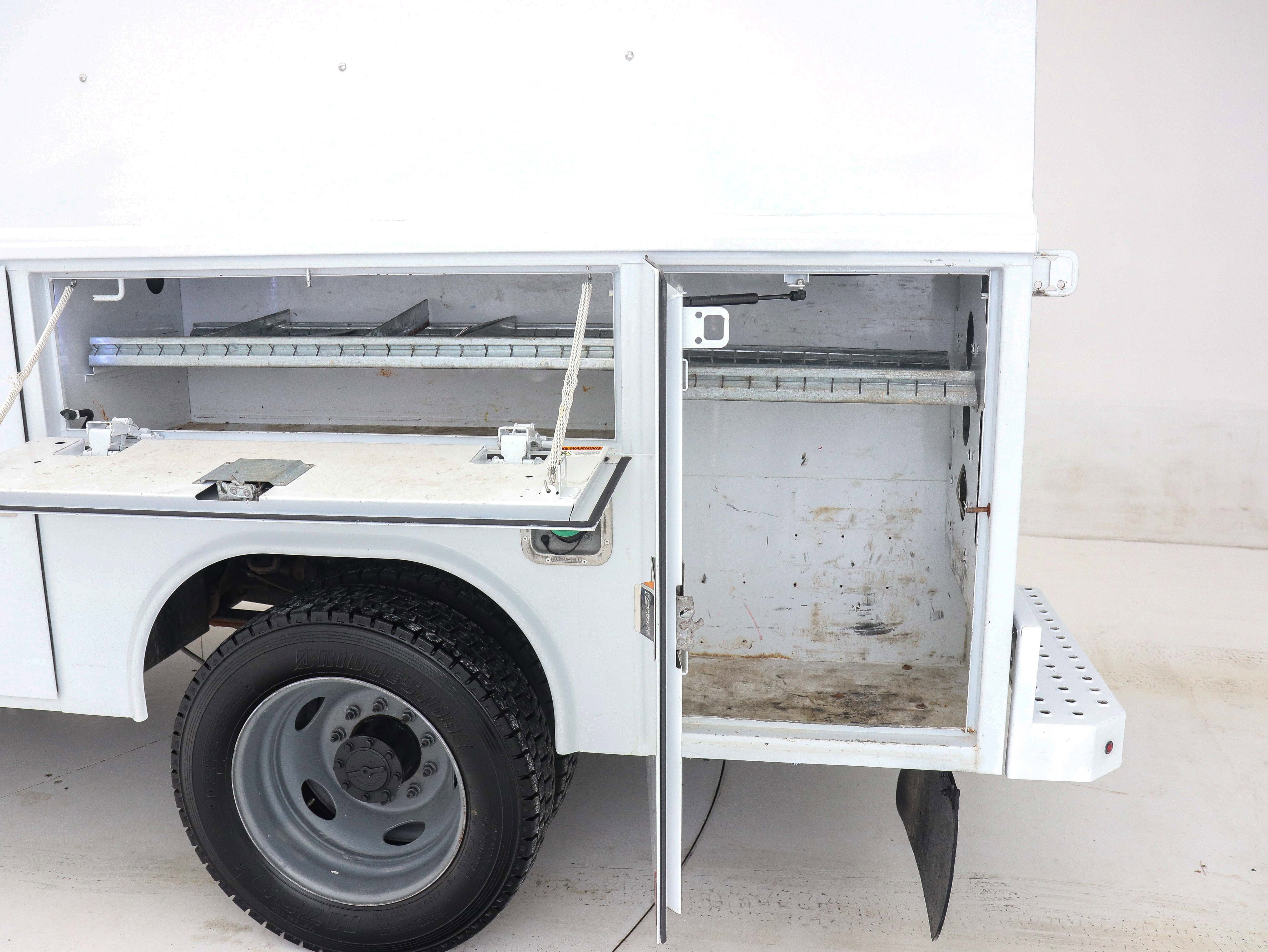 Used 2017 Ford F550 2WD Regular Cab Super Duty image 18