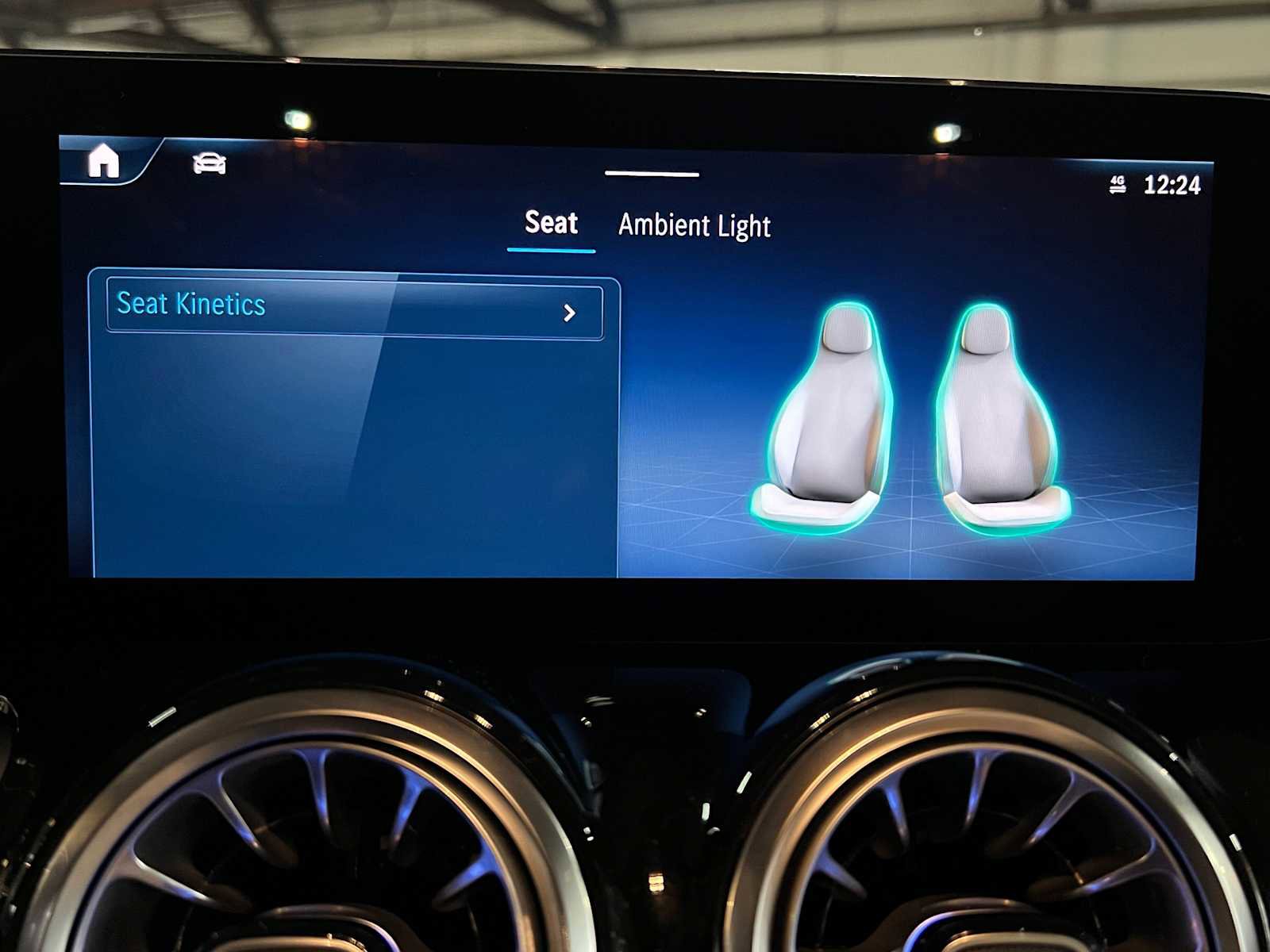 Used 2025 Mercedes-Benz GLB 250 GLB 250 image 32