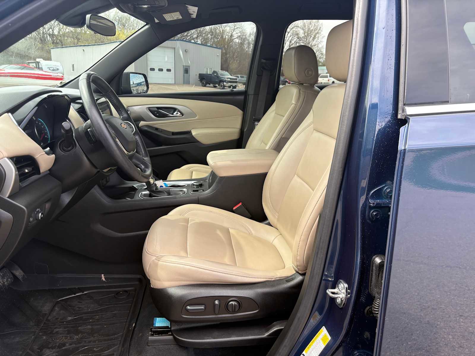 Used 2022 Chevrolet Traverse LT AWD/4WD image 7