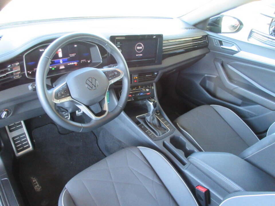 Used 2025 Volkswagen Jetta Sport image 10
