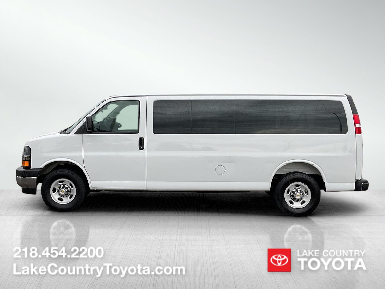 Used 2025 Chevrolet Express 3500 LT w/ LT Preferred Equipment Group RWD image 2