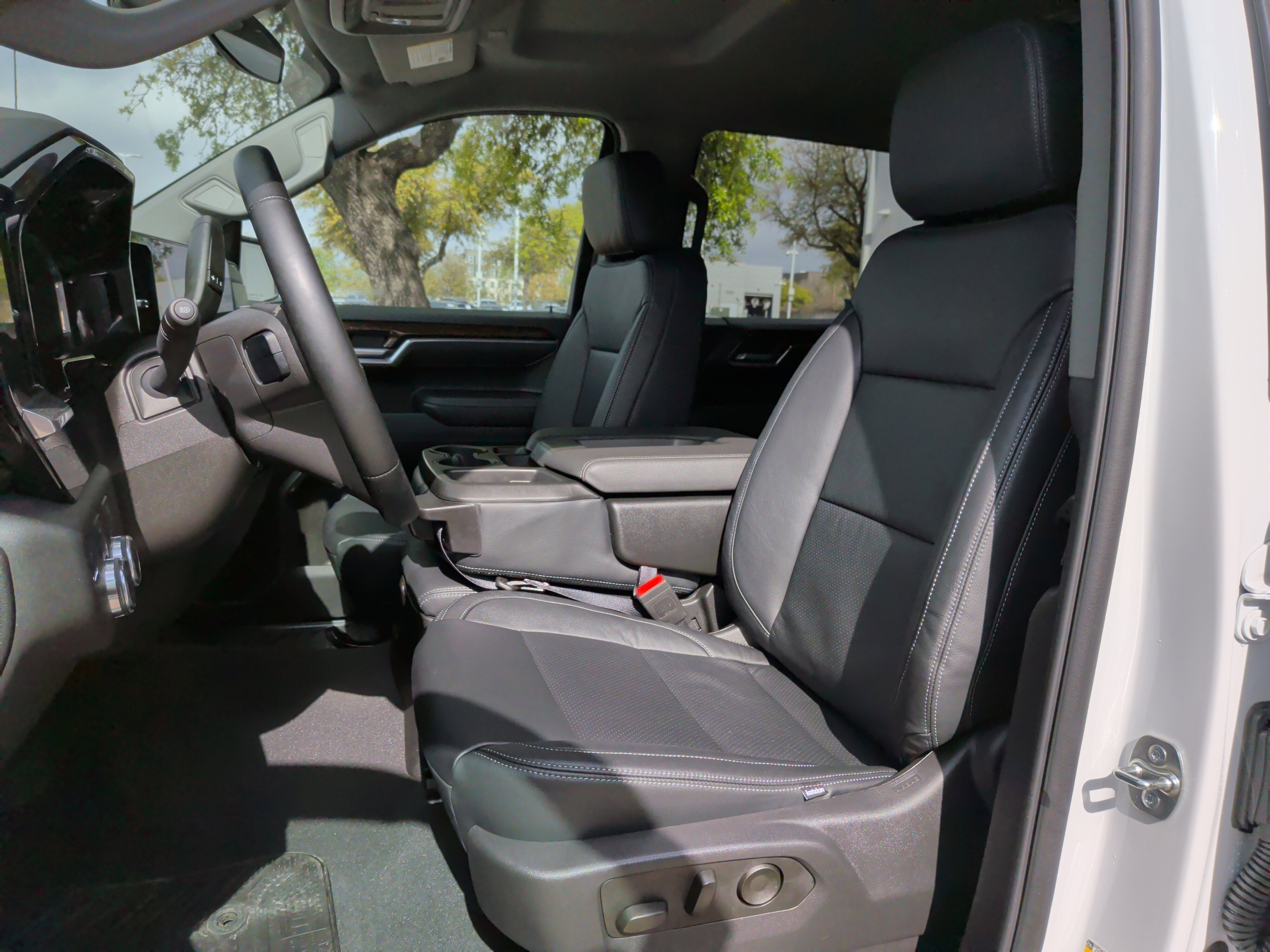 Used 2025 GMC Sierra 1500 SLE image 15