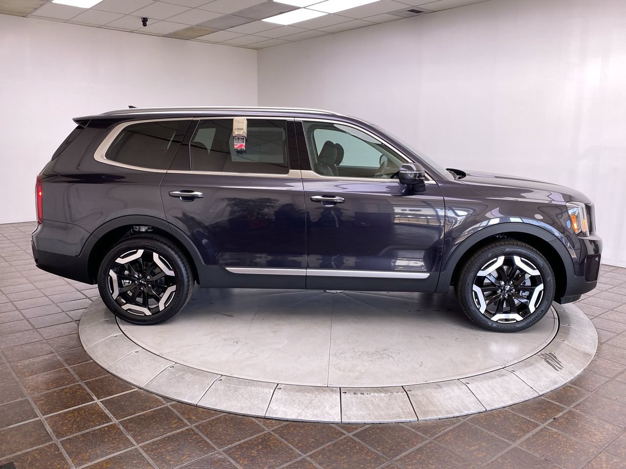 Certified 2025 Kia Telluride S FWD image 6