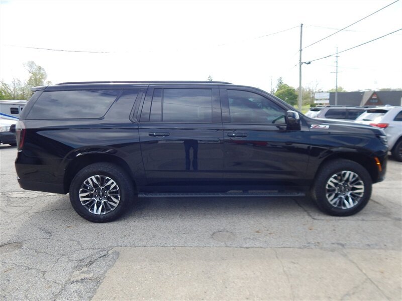 Used 2026 Chevrolet Suburban Z71 w/ Comfort Package AWD/4WD image 7