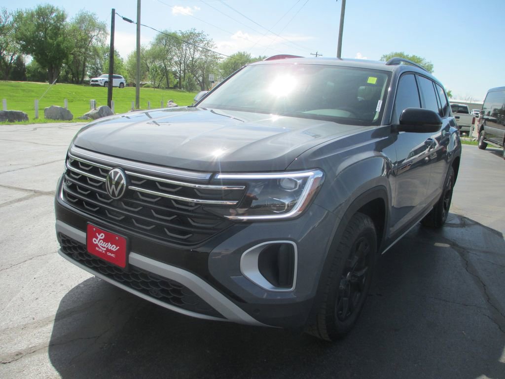 Used 2025 Volkswagen Atlas Peak Edition SE AWD/4WD image 10