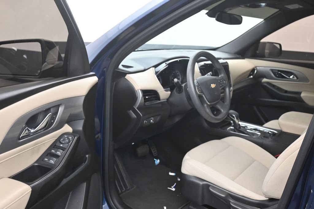 Used 2022 Chevrolet Traverse LS FWD image 11