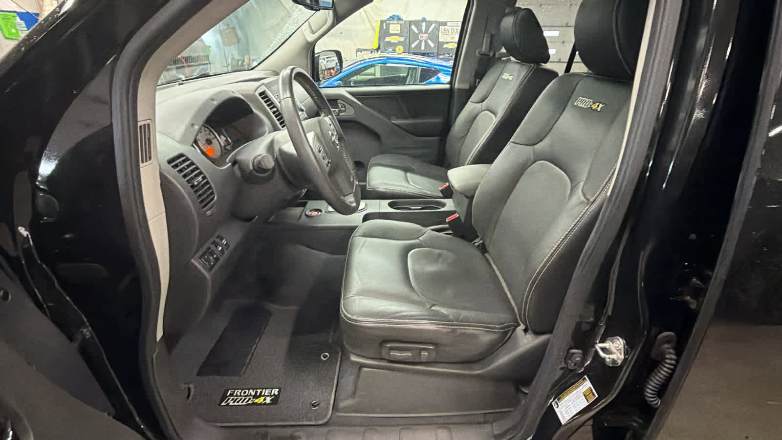 Used 2020 Nissan Frontier PRO-4X image 6