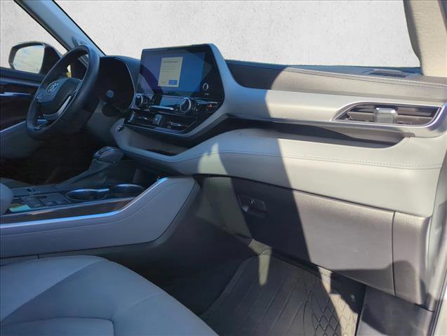 Used 2023 Toyota Highlander Platinum image 26