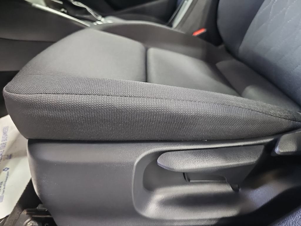 Used 2025 Toyota Corolla LE FWD image 29