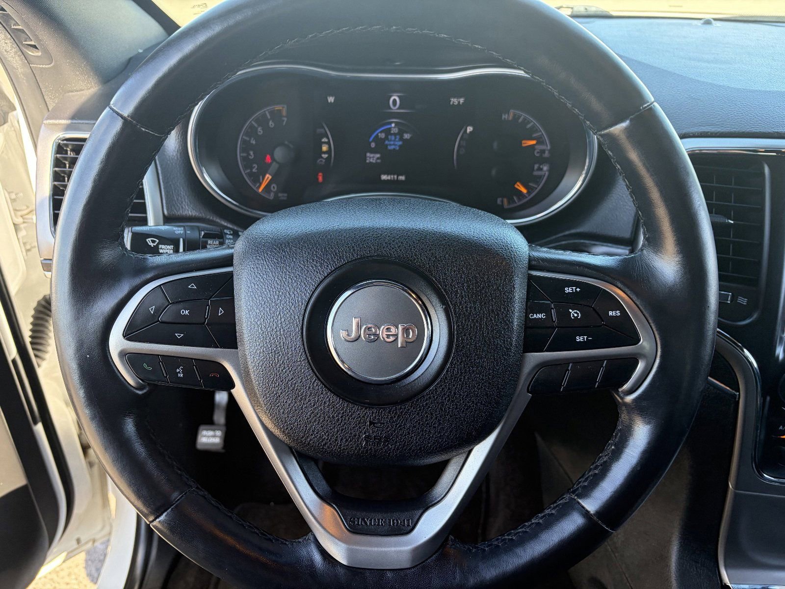 Used 2018 Jeep Grand Cherokee Limited image 24