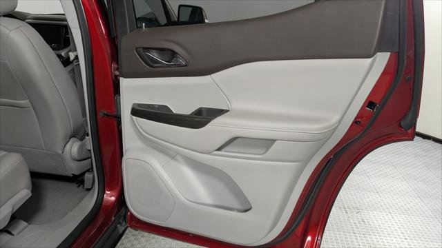 Used 2023 GMC Acadia SLT image 22