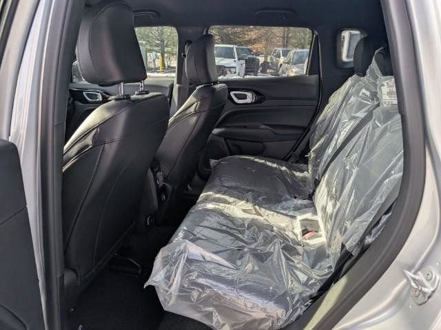 New 2026 Jeep Compass Latitude image 10