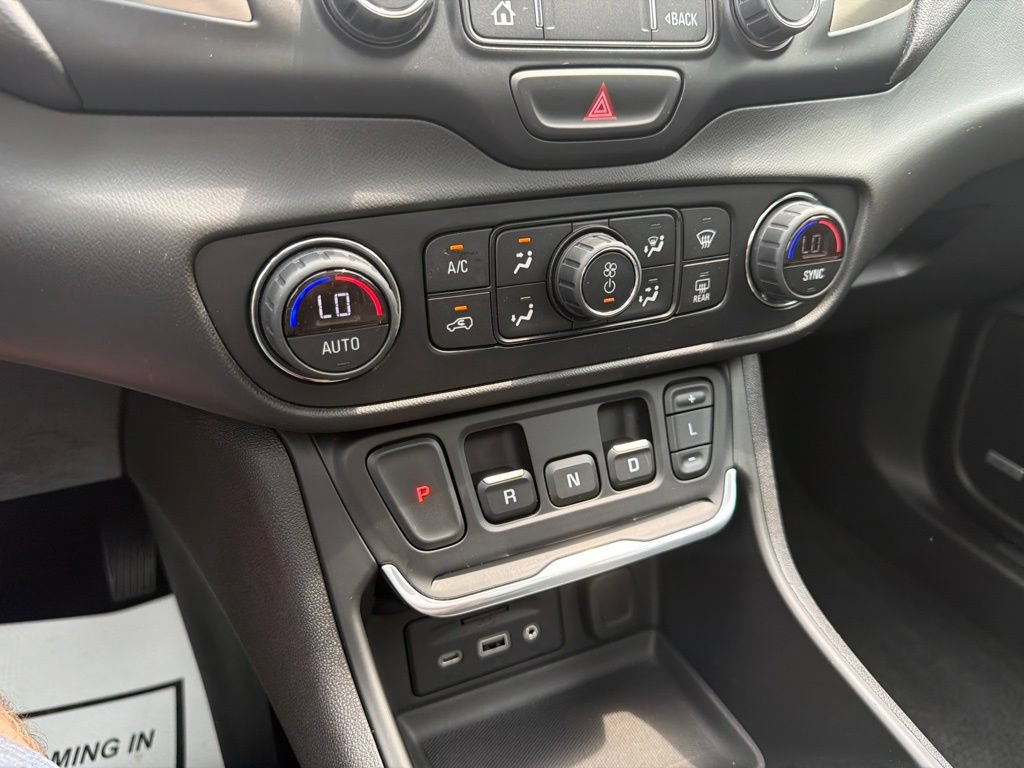 Used 2020 GMC Terrain Denali w/ Denali Premium Package FWD image 33