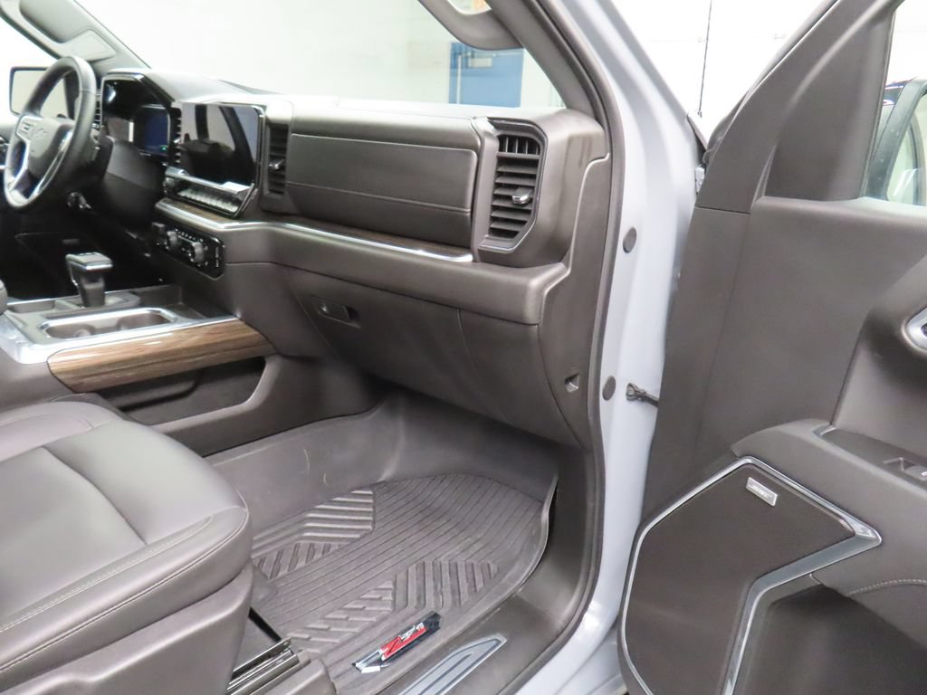 Used 2025 Chevrolet Silverado 1500 RST AWD/4WD image 39