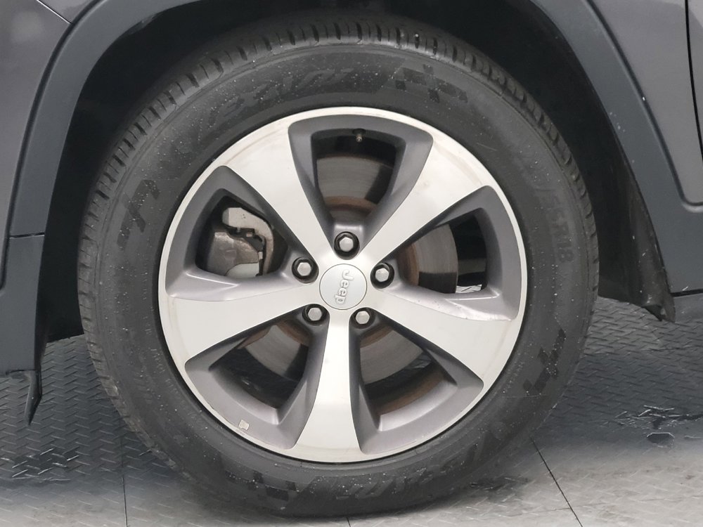 Used 2020 Jeep Cherokee Limited image 31