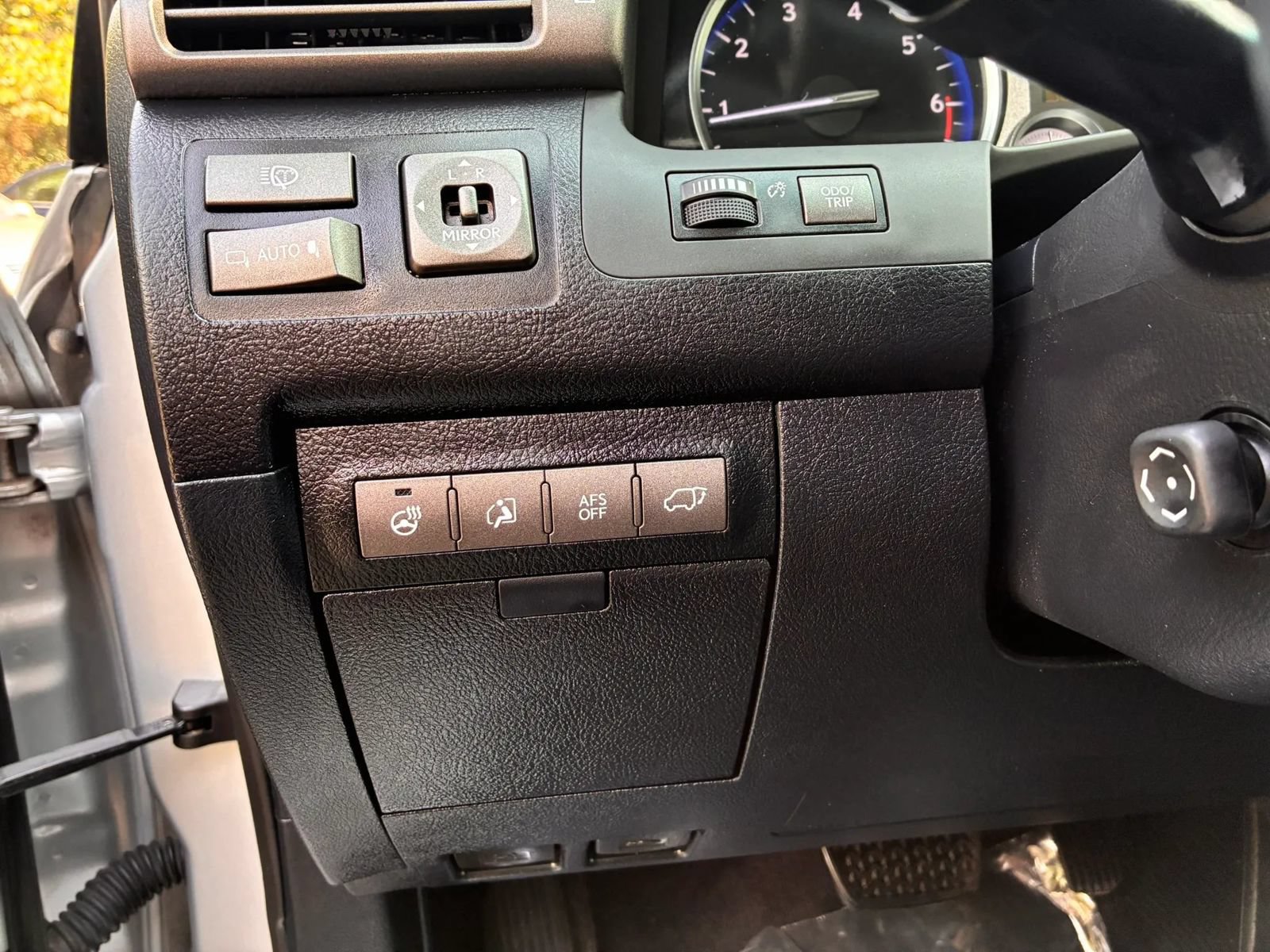 Used 2011 Lexus LX 570 4WD w/ Luxury Pkg image 20