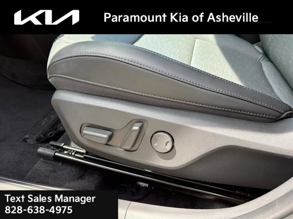 Certified 2025 Kia Niro FWD image 19