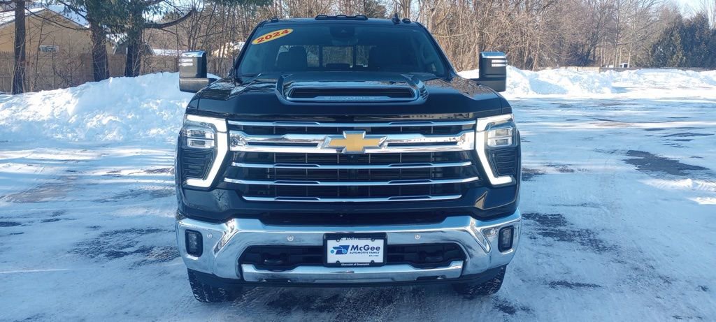 Used 2024 Chevrolet Silverado 2500 LTZ w/ LTZ Premium Package image 2