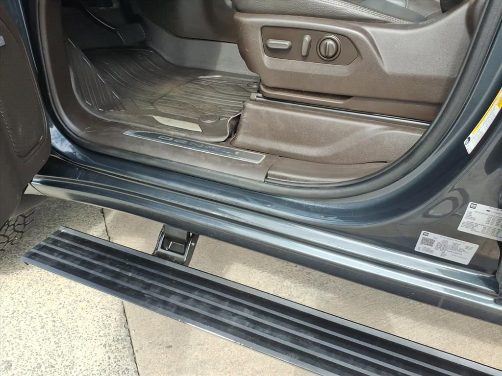 Used 2023 GMC Sierra 2500 Denali w/ Denali Ultimate Package image 18