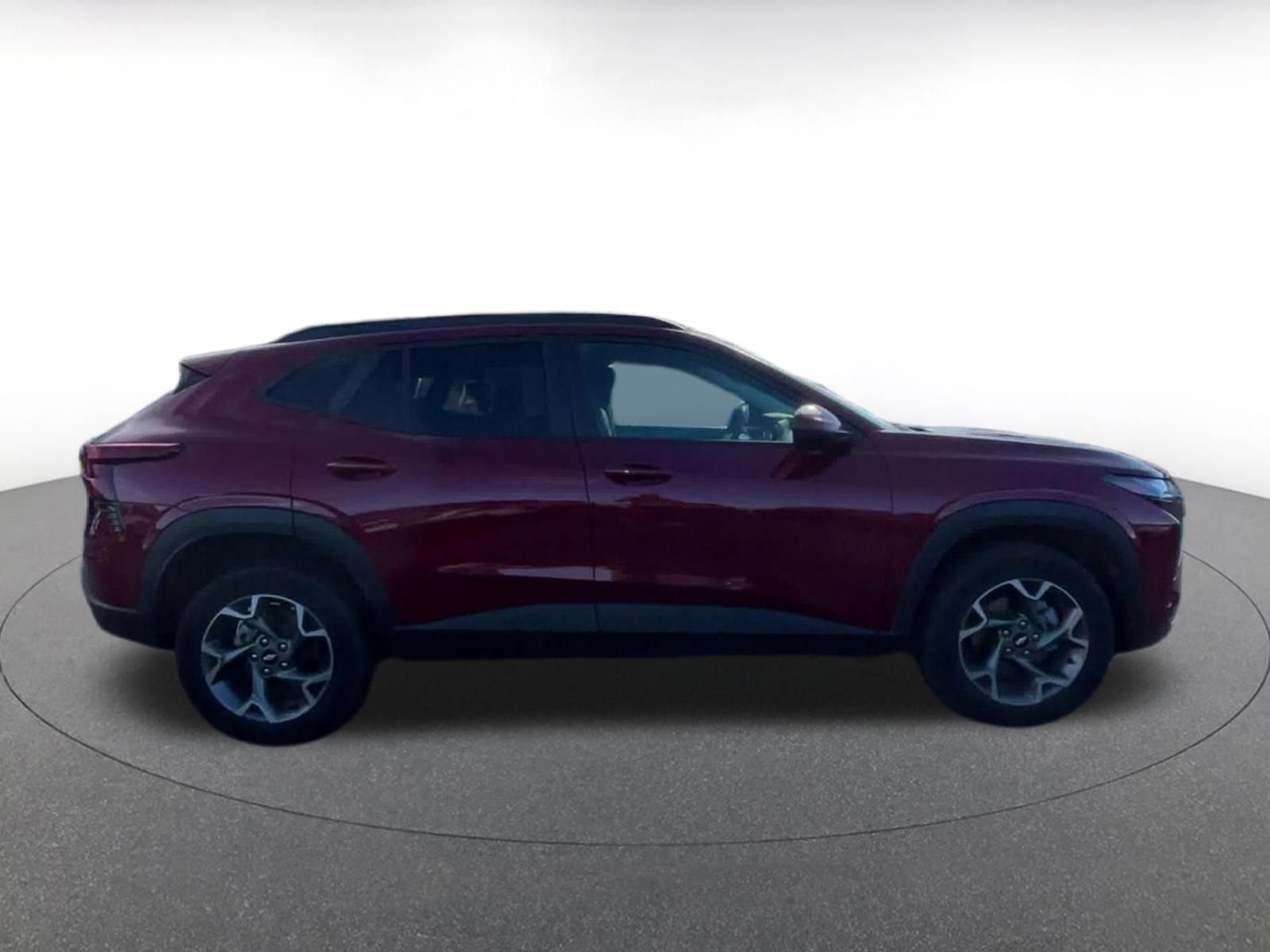 Used 2025 Chevrolet Trax LT w/ LT Convenience Package FWD image 15
