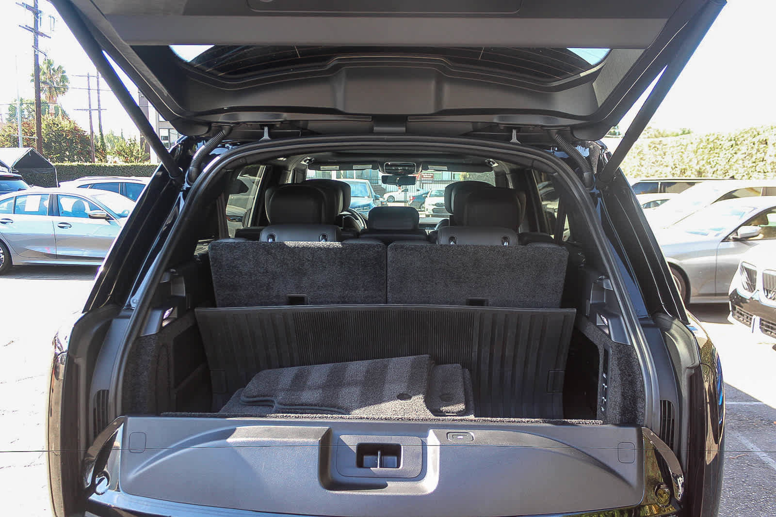 Used 2025 Land Rover Range Rover Long Wheelbase Autobiography AWD/4WD image 26
