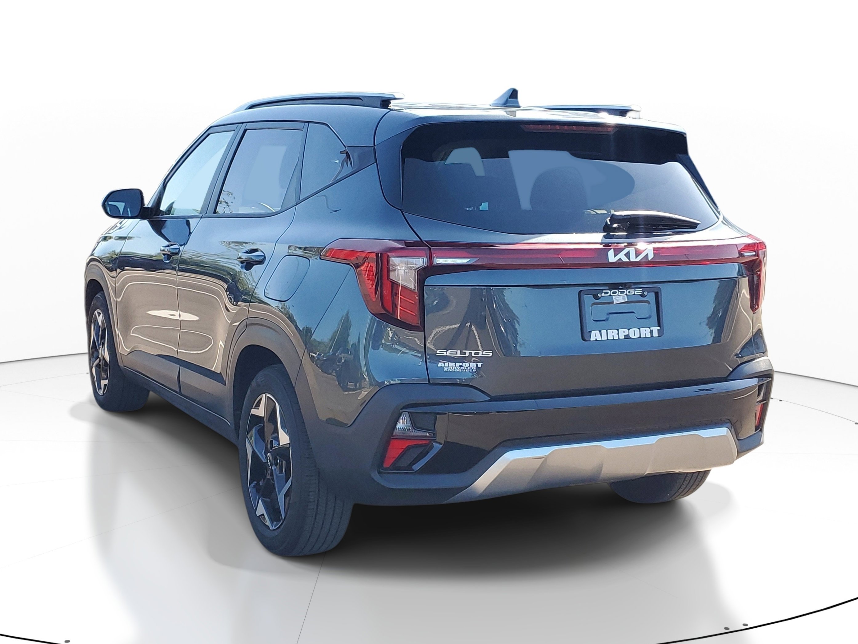 Used 2025 Kia Seltos S FWD image 4