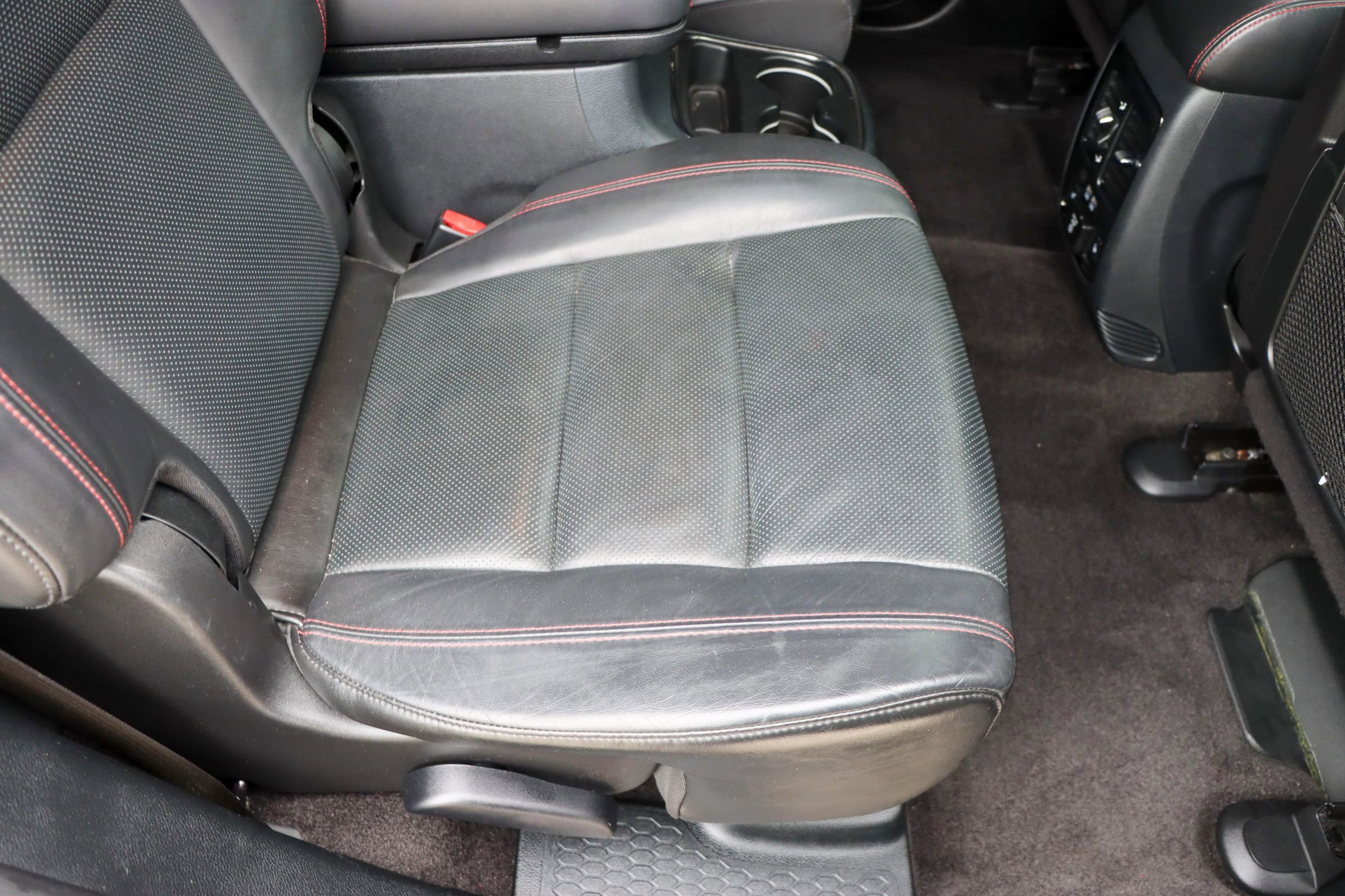 Used 2018 Dodge Durango R/T w/ Technology Group AWD/4WD image 24