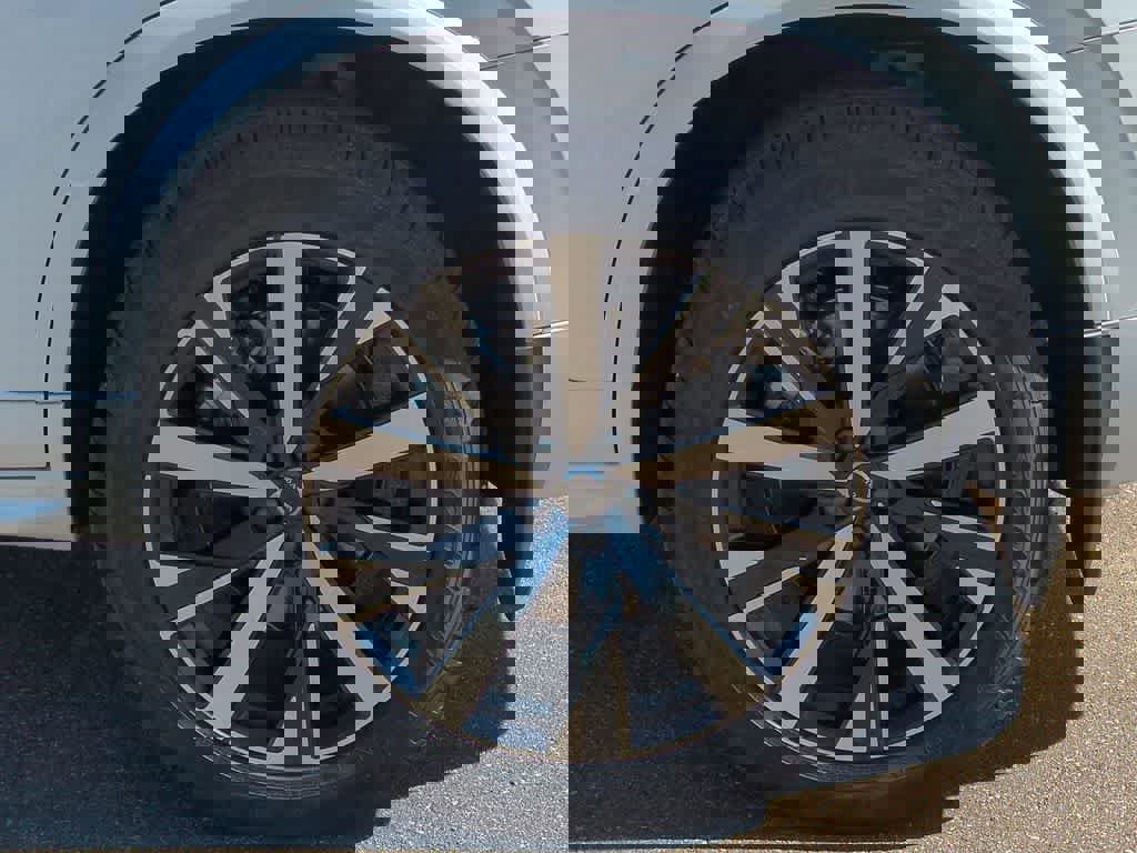 Certified 2025 Volvo XC90 B5 Core w/ Protection Package Premier image 12