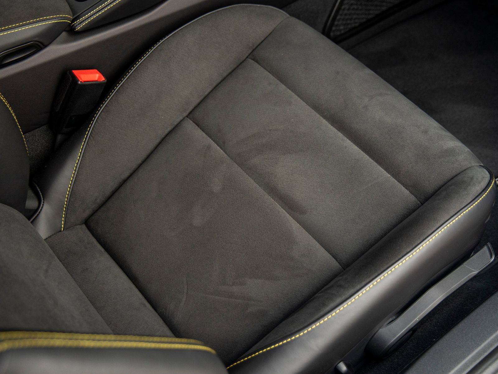Certified 2021 Porsche 718 Cayman GT4 RWD image 33