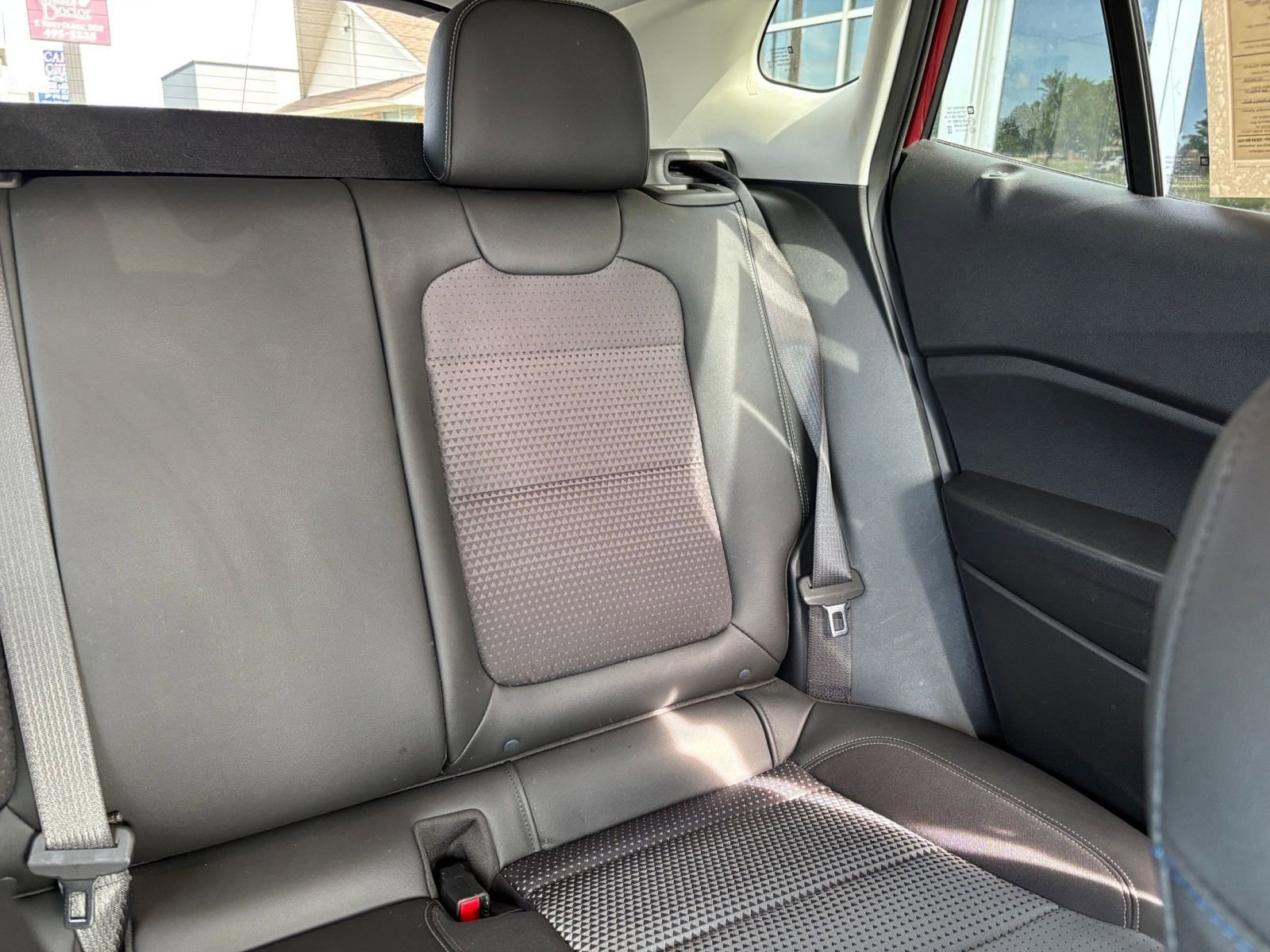 Used 2025 Chevrolet Trax LT w/ LT Convenience Package FWD image 36